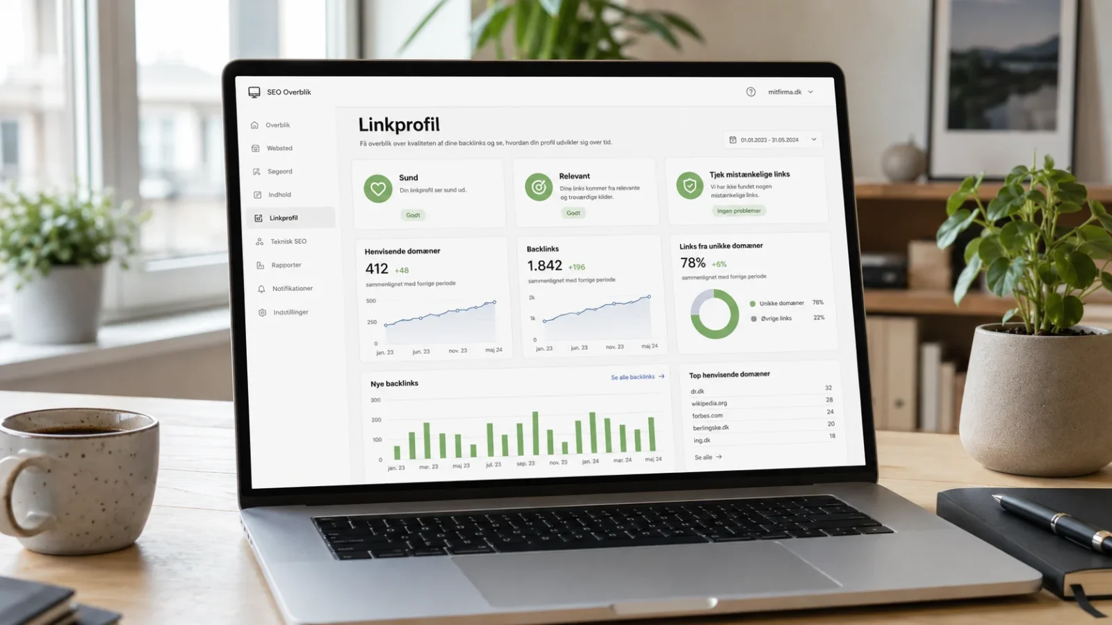 SEO-dashboard der viser sund linkprofil og advarsel mod spamlinks